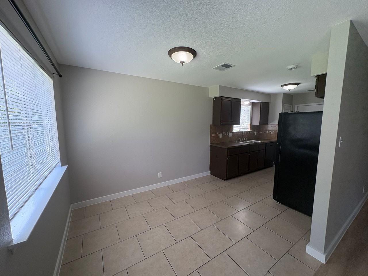 817 Cactus Dr - Photo 7 of 23
