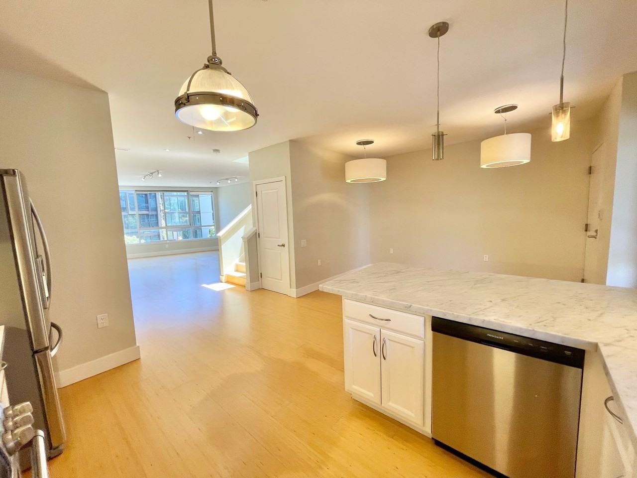 638 19th St #11 - Photo 2 of 32