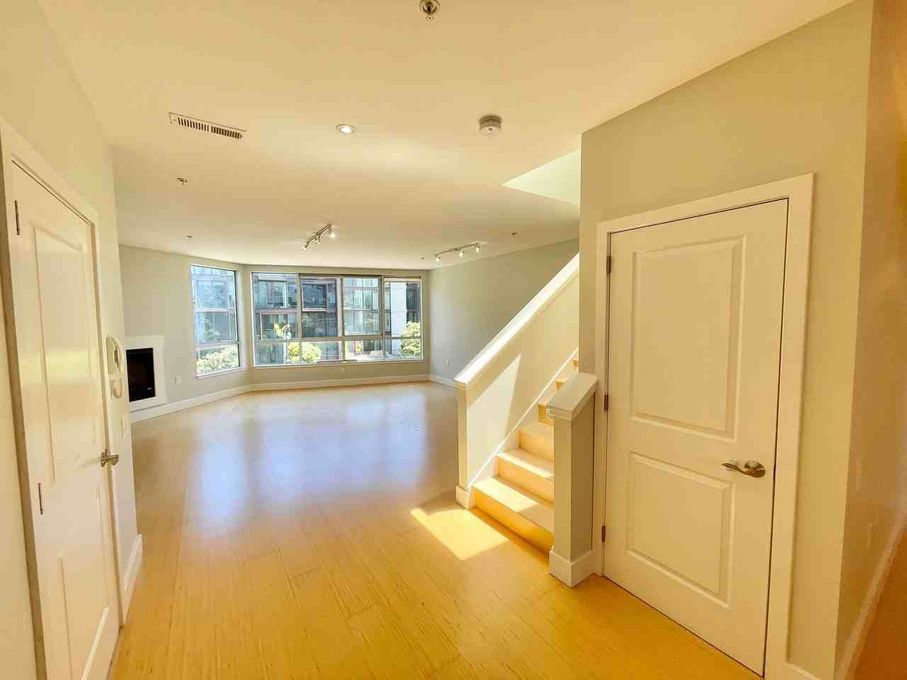 638 19th St #11 - Photo 5 of 32