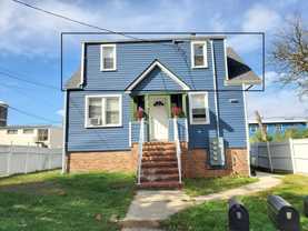 121VictorStfronthouse - Photo 1 of 1
