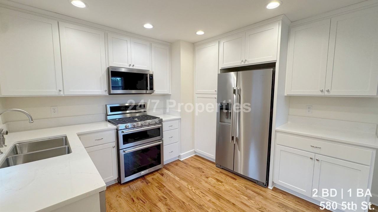580 5th St - Photo 4 of 17