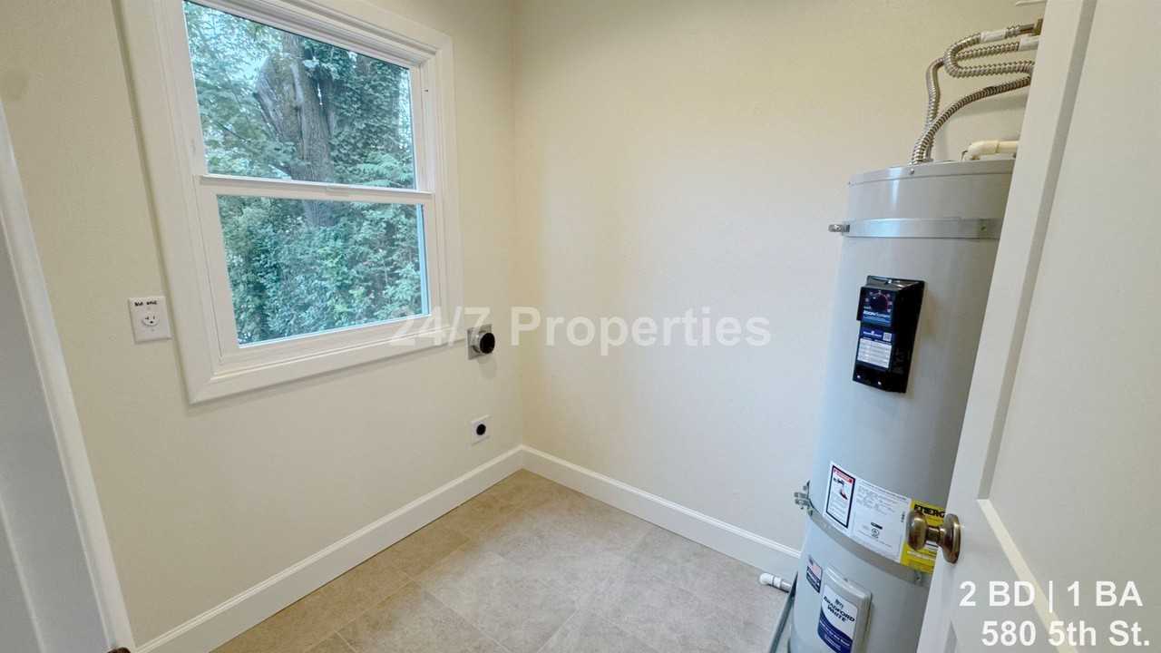 580 5th St - Photo 7 of 17