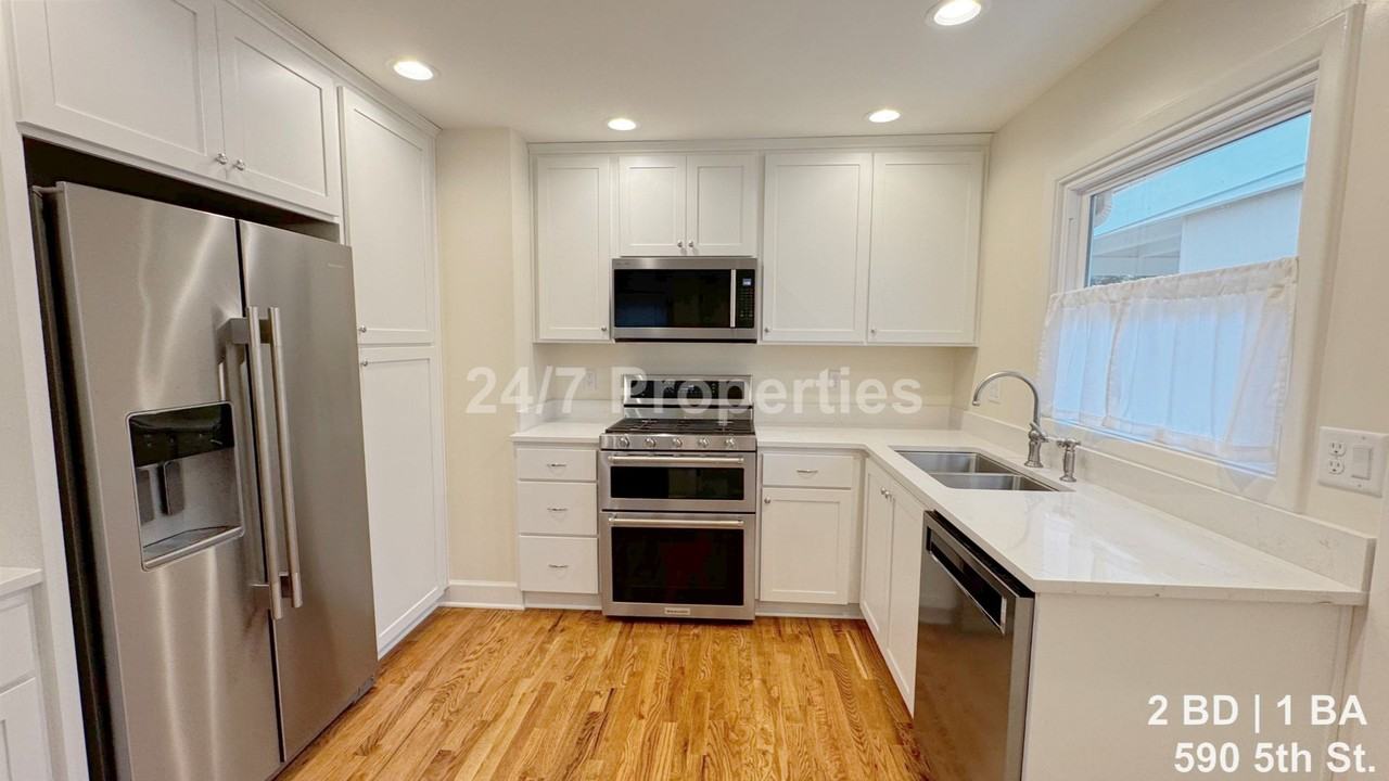 590 5th St - Photo 6 of 17