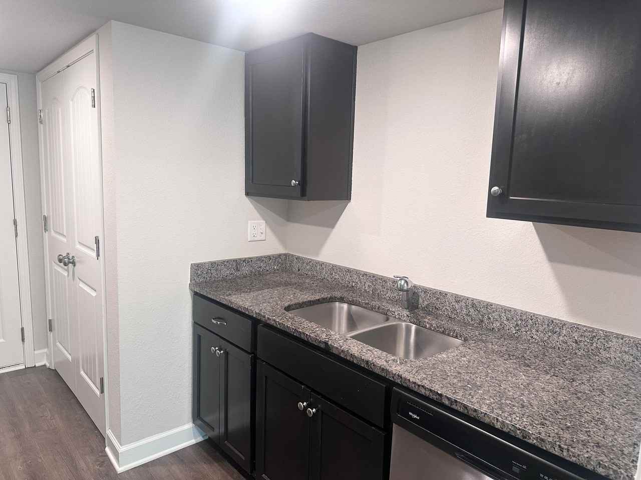 1417 Ne Mary Ct - Photo 5 of 17