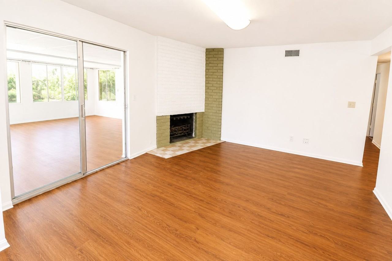 1087 N Greengrove St - Photo 5 of 21