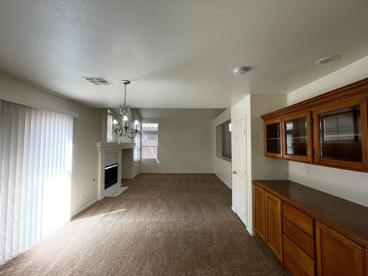 1517 Cross Country St - Photo 4 of 24