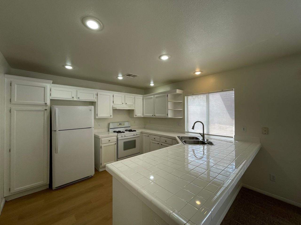 1517 Cross Country St - Photo 6 of 24