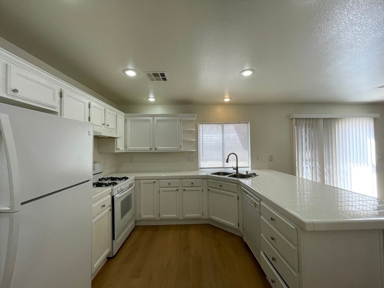 1517 Cross Country St - Photo 7 of 24