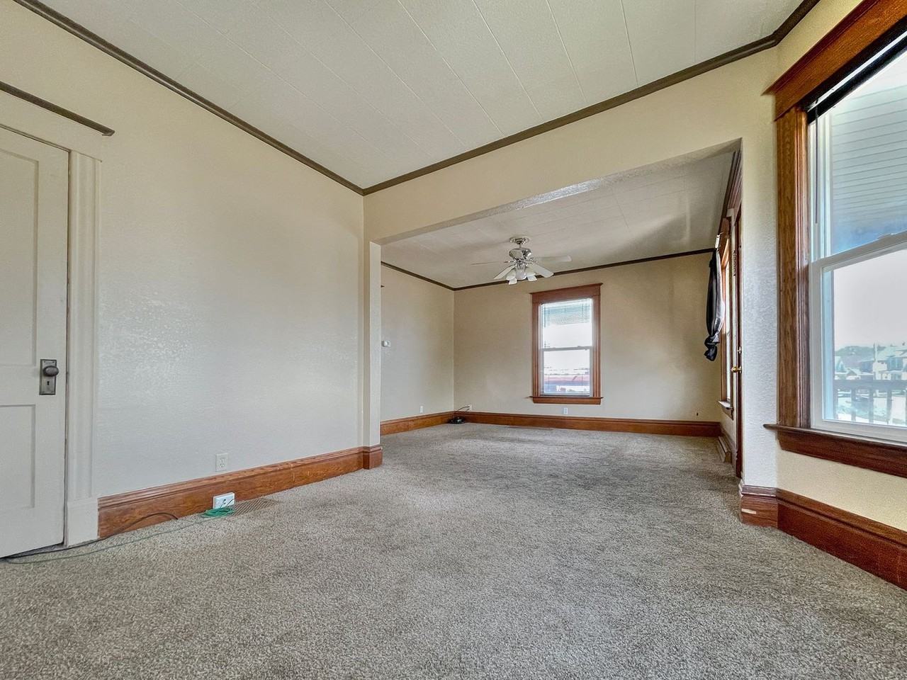 1116 Yout St - Photo 4 of 31
