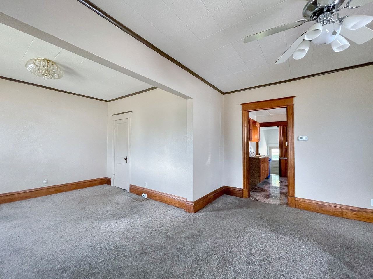 1116 Yout St - Photo 5 of 31