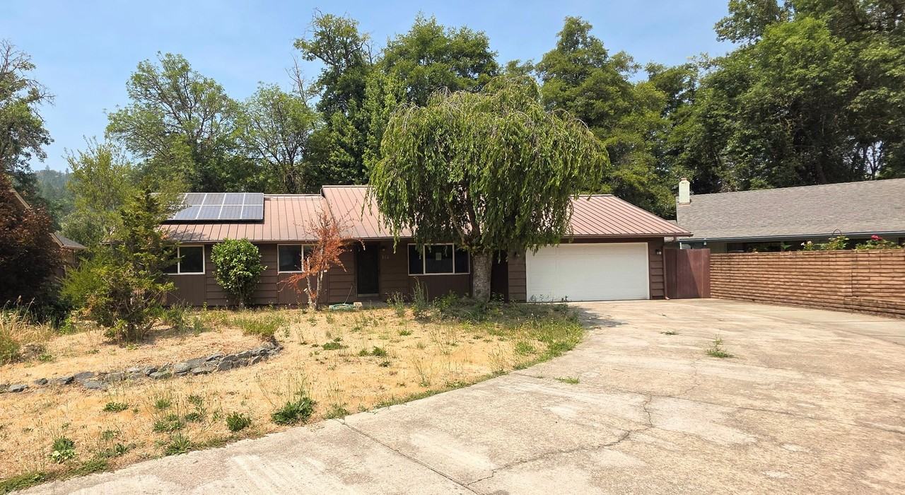 144 Belindy Cir - Photo 2 of 12