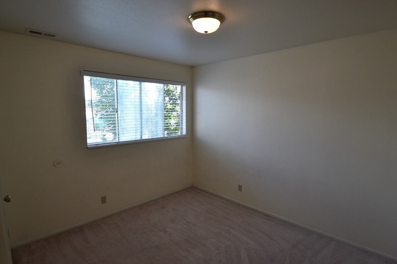 233 E Hill Ave #3 - Photo 4 of 14