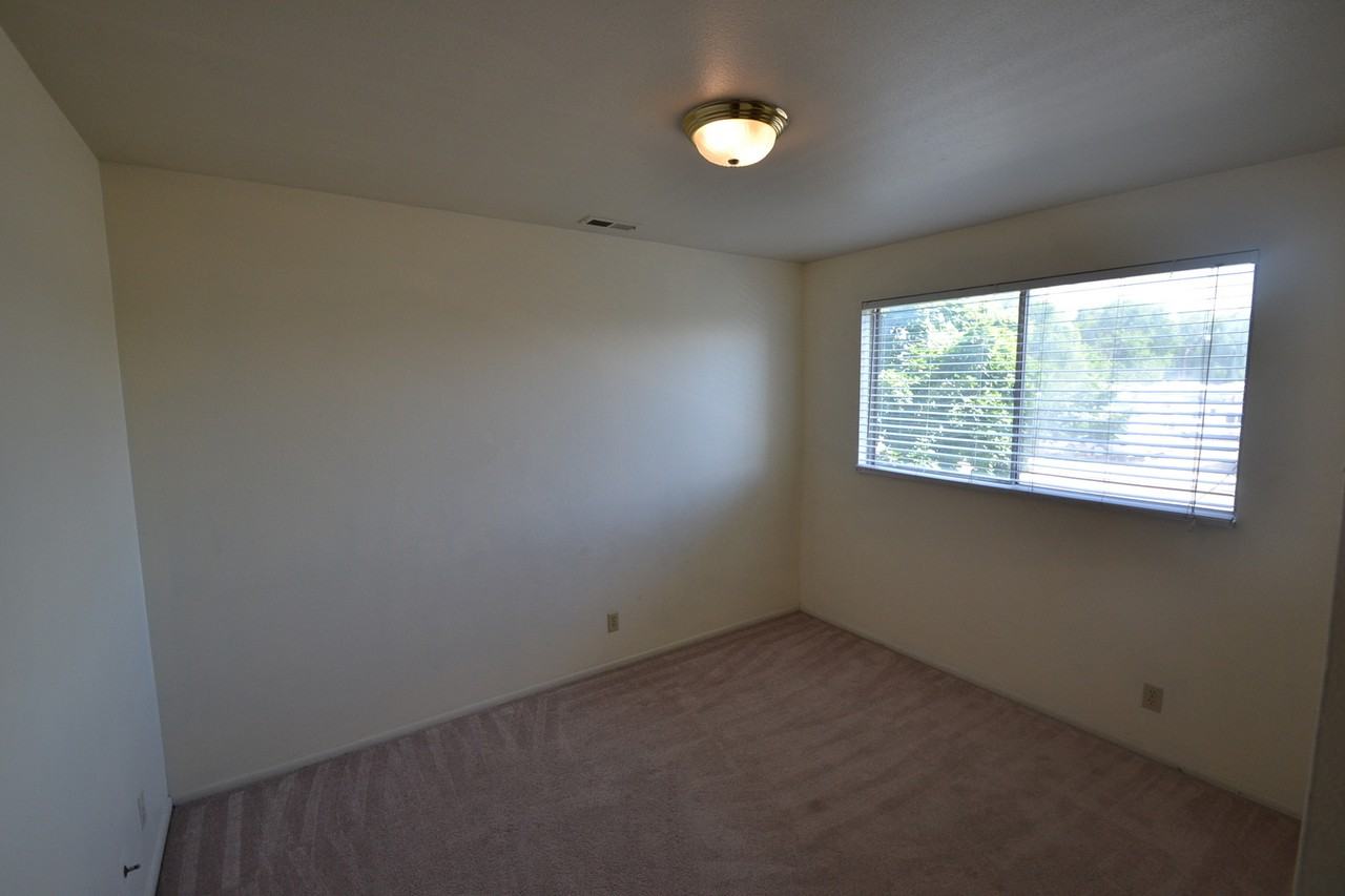233 E Hill Ave #3 - Photo 5 of 14