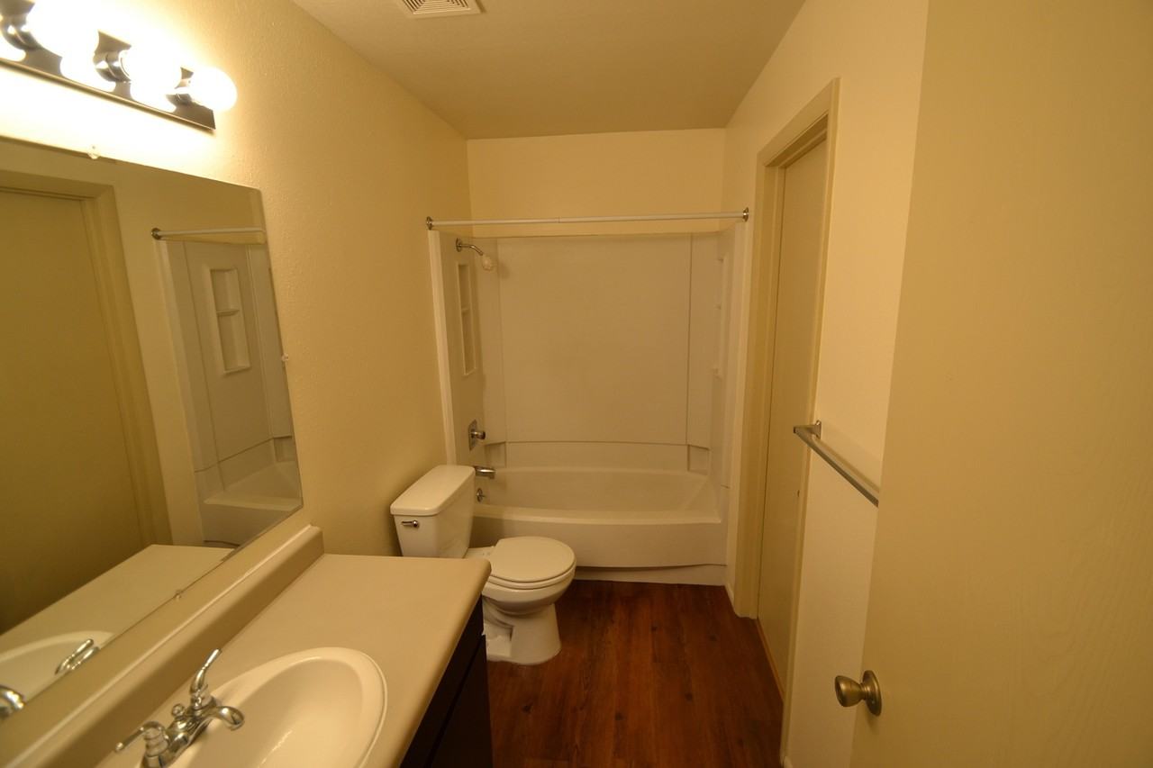 233 E Hill Ave #3 - Photo 6 of 14