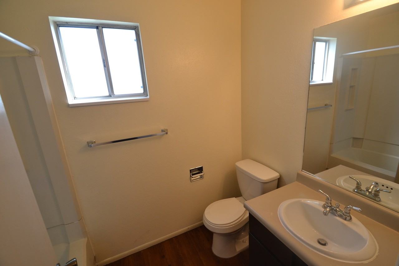 233 E Hill Ave #3 - Photo 7 of 14