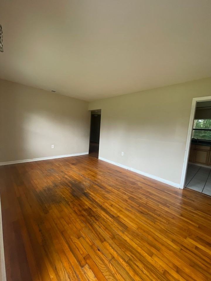 622 Howard Ave - Photo 3 of 8