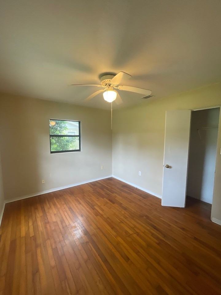 622 Howard Ave - Photo 4 of 8