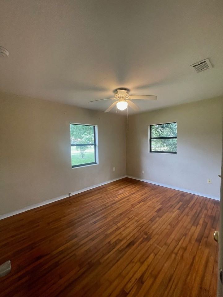622 Howard Ave - Photo 5 of 8