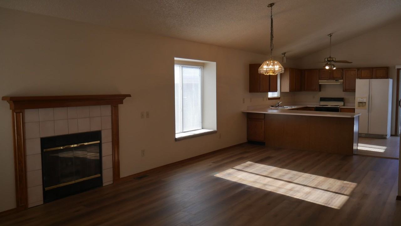8226 Scarborough Dr - Photo 3 of 14