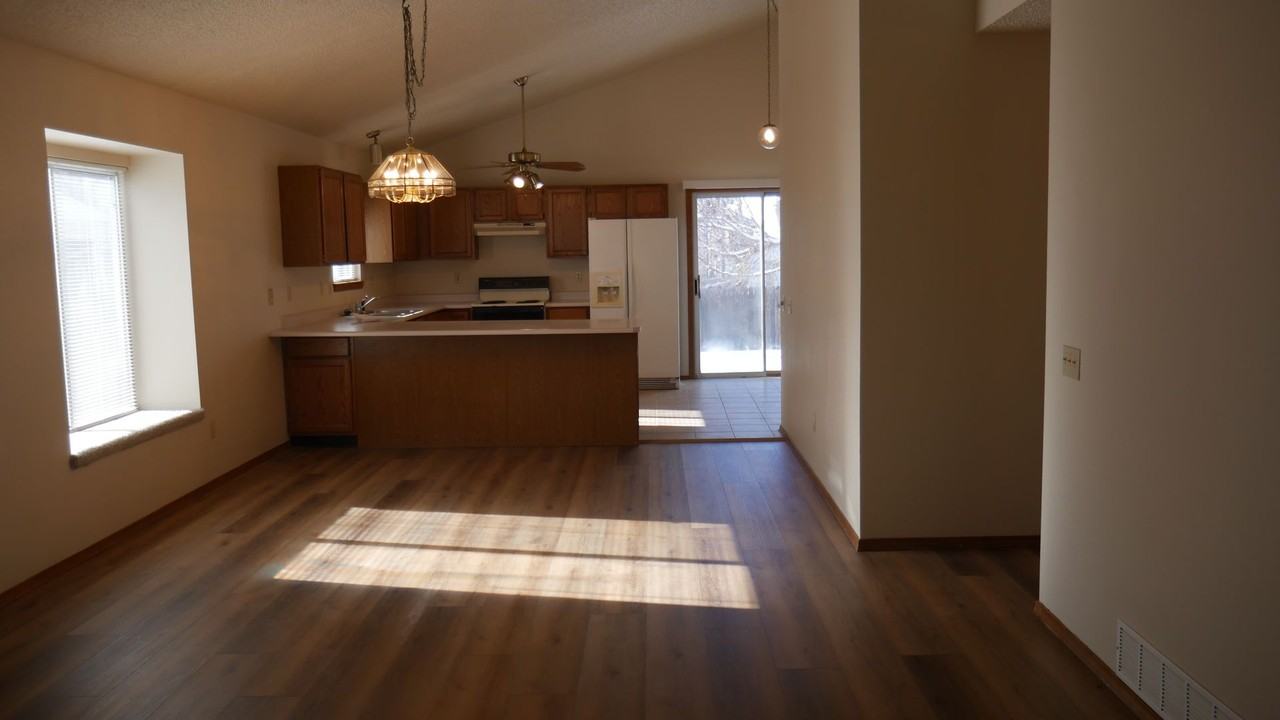 8226 Scarborough Dr - Photo 4 of 14