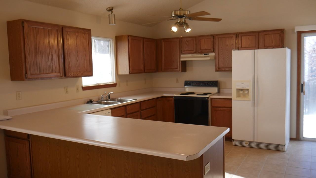 8226 Scarborough Dr - Photo 5 of 14