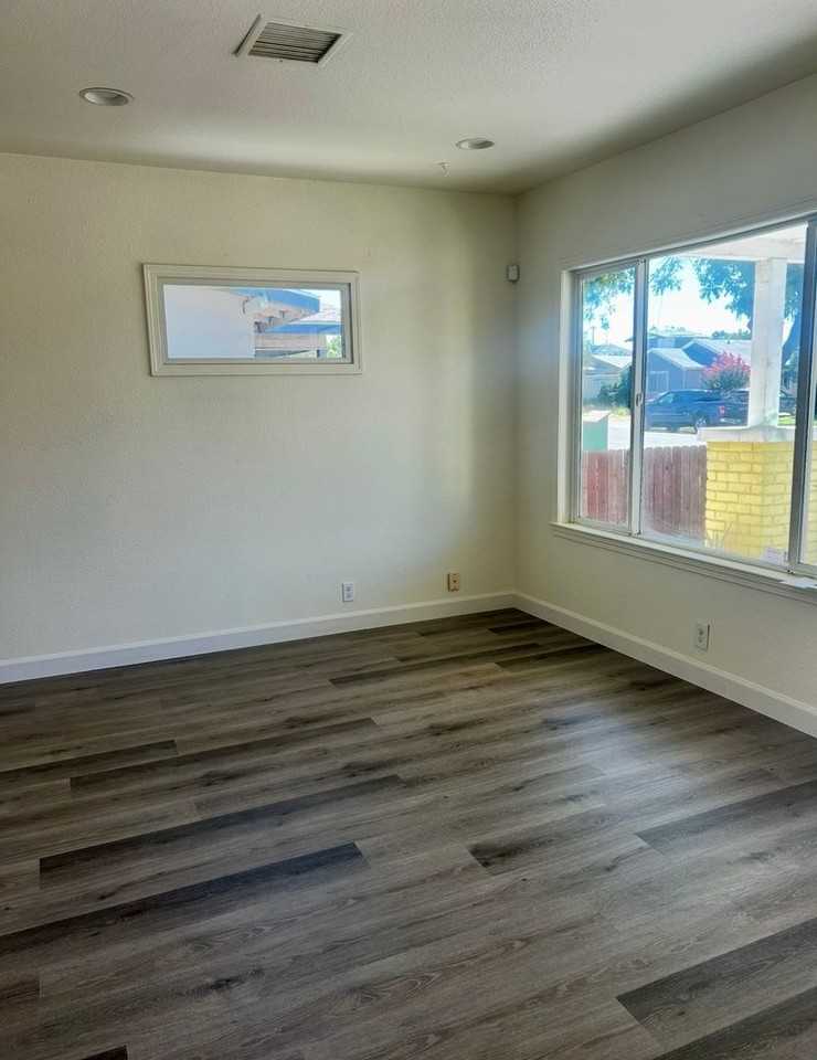 824 N Farris Ave - Photo 6 of 9