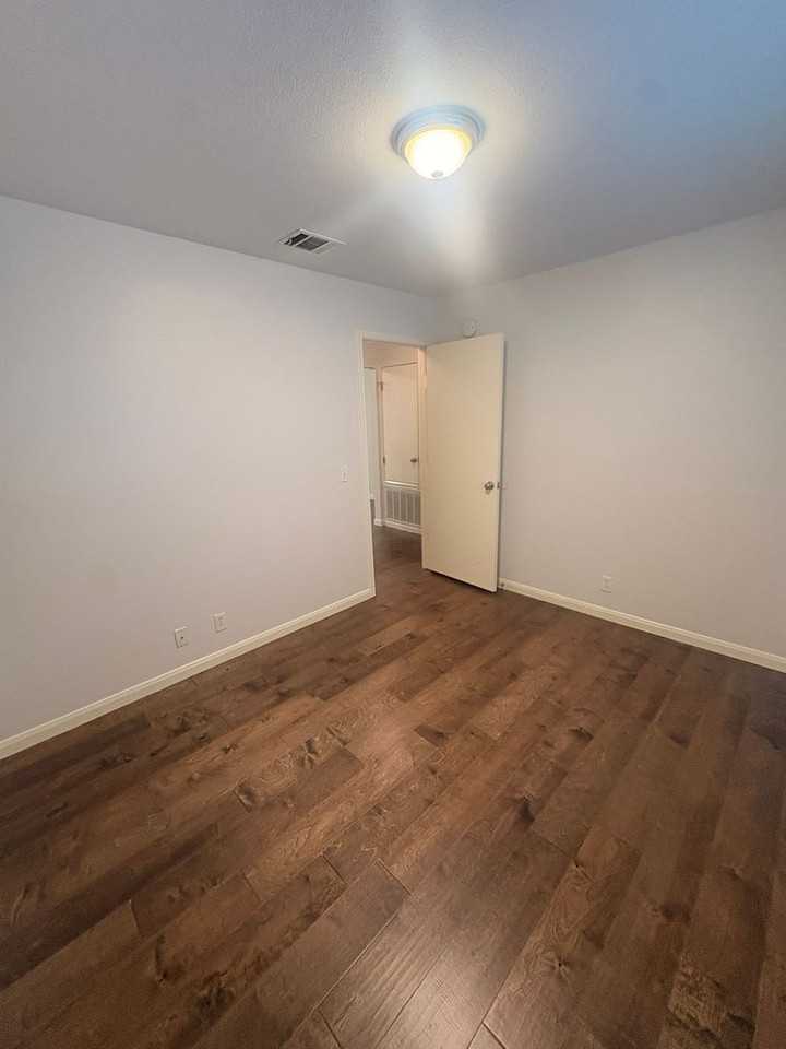1725 Shire St - Photo 6 of 15