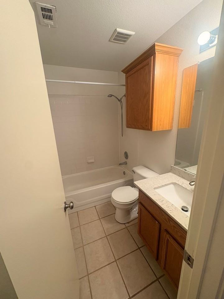 1725 Shire St - Photo 7 of 15