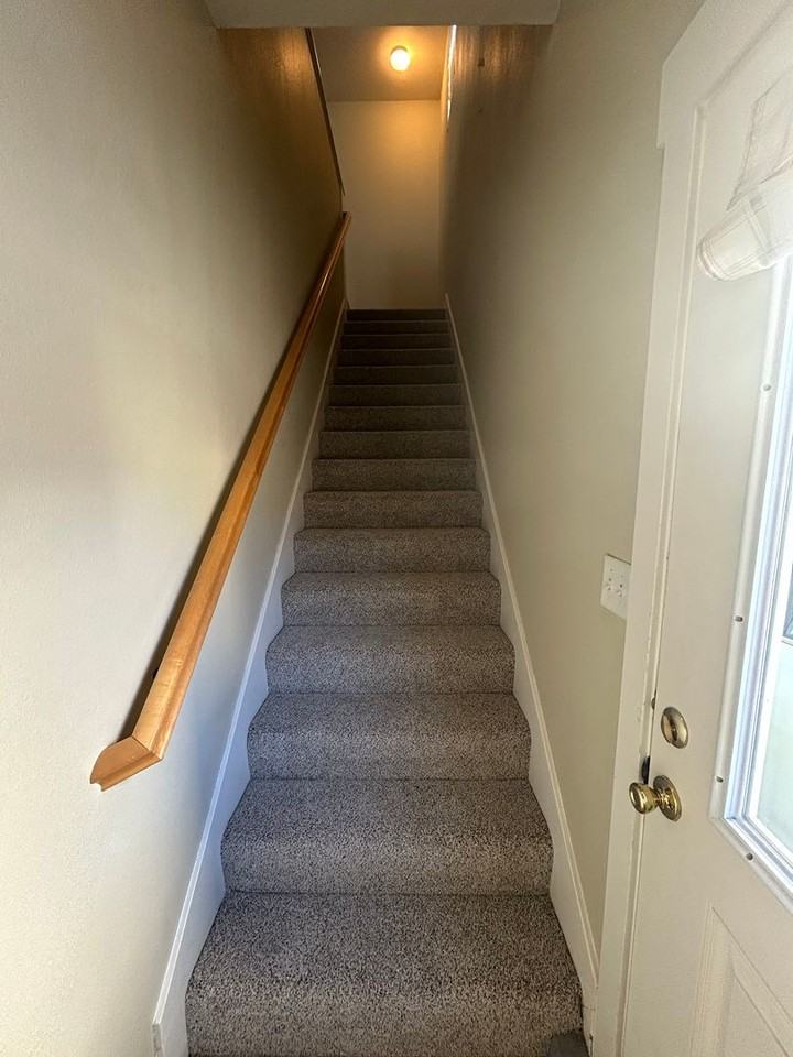 1821 Roth St #B - Photo 3 of 18