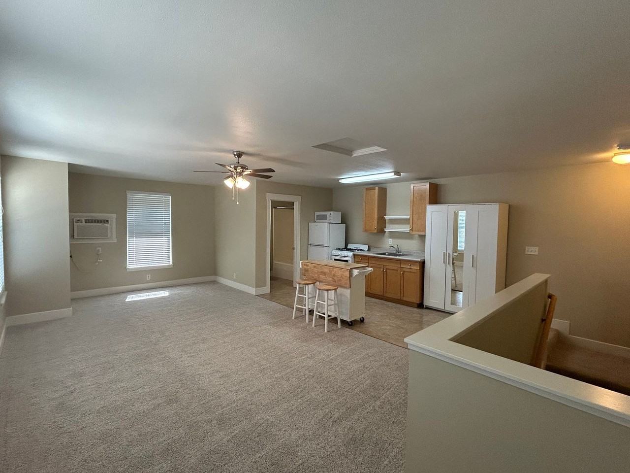 1821 Roth St #B - Photo 4 of 18