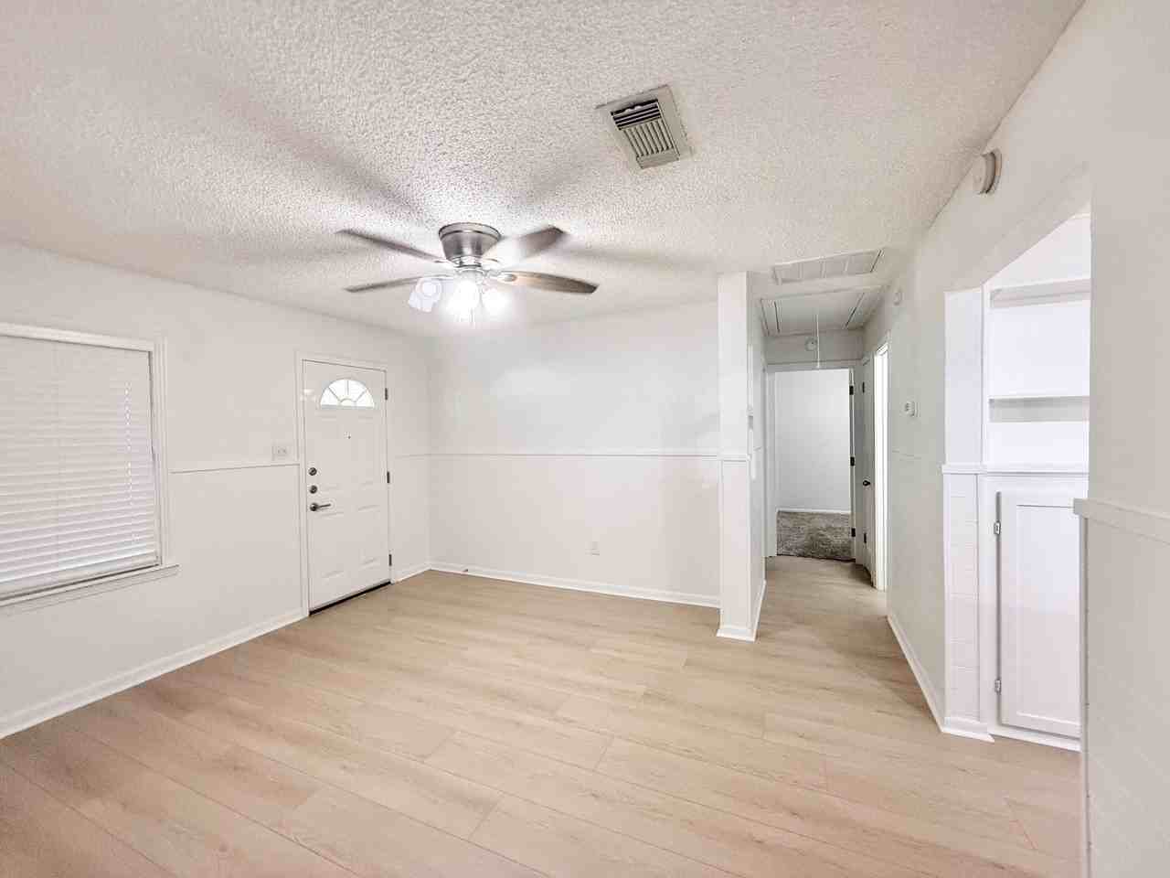 1121 N Chenango St - Photo 5 of 19