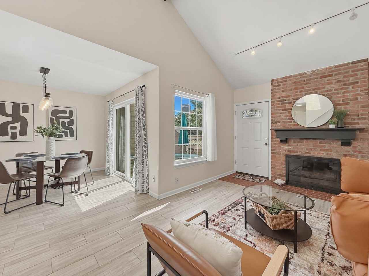 2892 W Long Cir #B - Photo 2 of 29