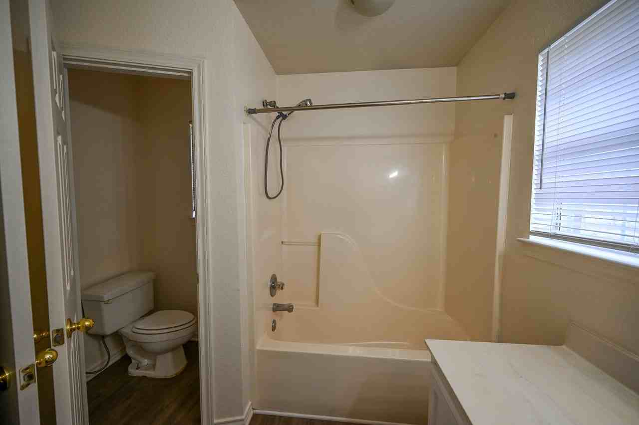 506 Valleyridge Ct - Photo 7 of 10