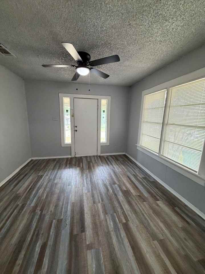 5212 Bonnell Ave - Photo 4 of 19