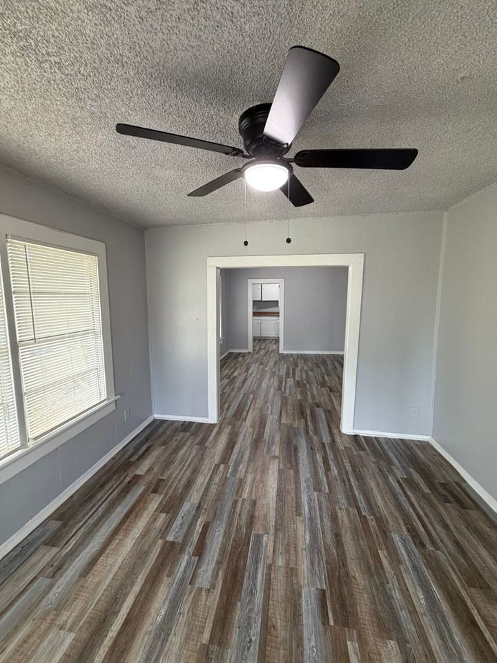 5212 Bonnell Ave - Photo 5 of 19