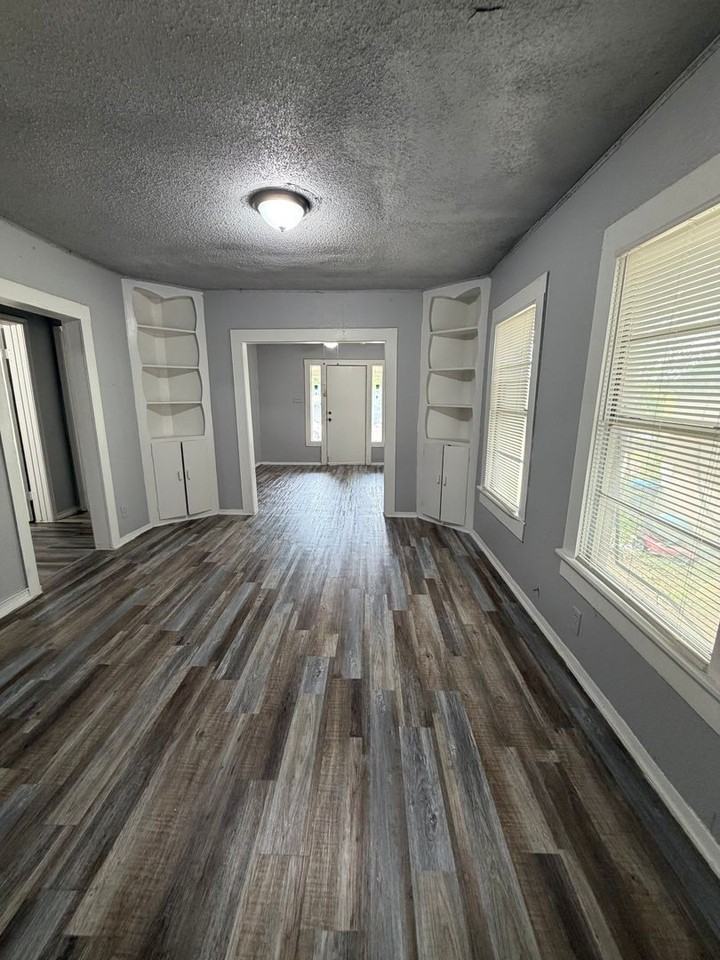 5212 Bonnell Ave - Photo 6 of 19