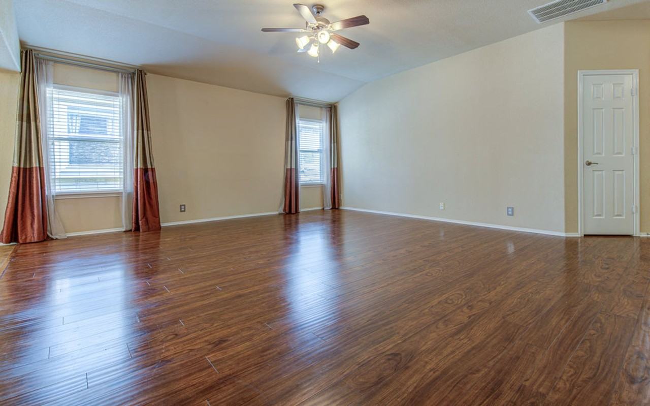 307 Riverine Way - Photo 6 of 28