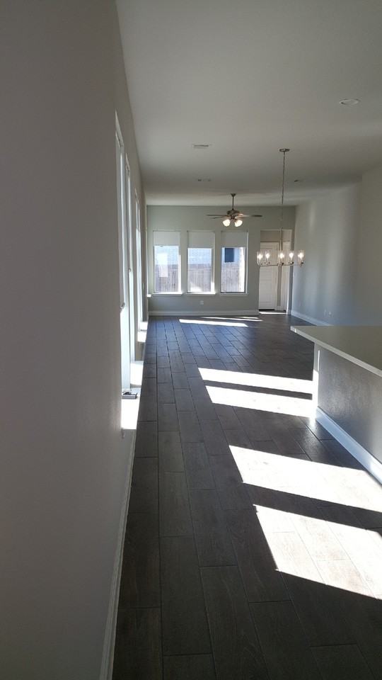 212 Freeman Loop - Photo 4 of 21