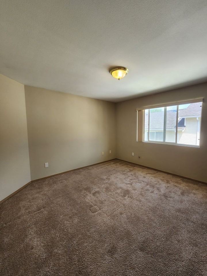 16564 169th St Se - Photo 7 of 17