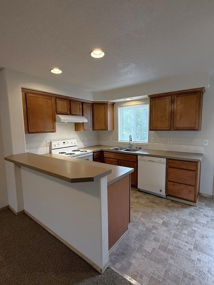 4466 Ne Nicholson Loop - Photo 5 of 23