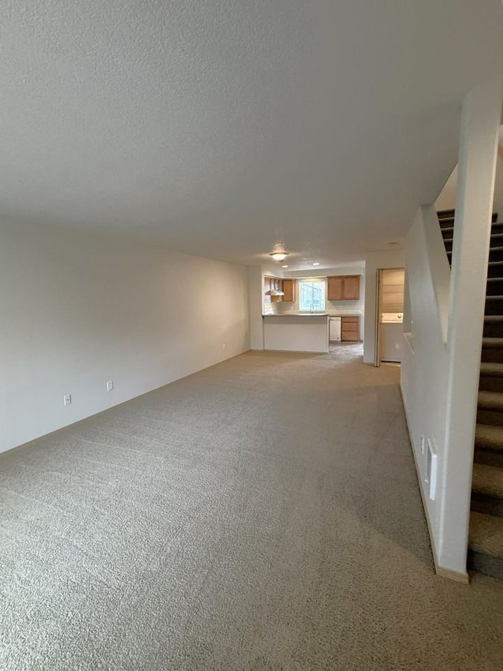 4466 Ne Nicholson Loop - Photo 7 of 23