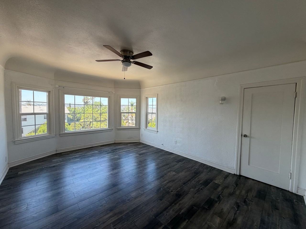 2616 Edgehill Dr - Photo 2 of 13