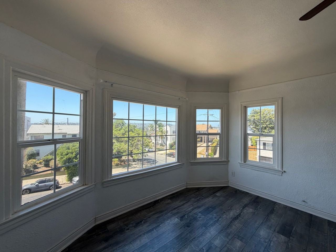 2616 Edgehill Dr - Photo 5 of 13