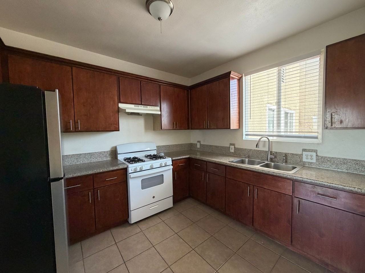 2616 Edgehill Dr - Photo 6 of 13