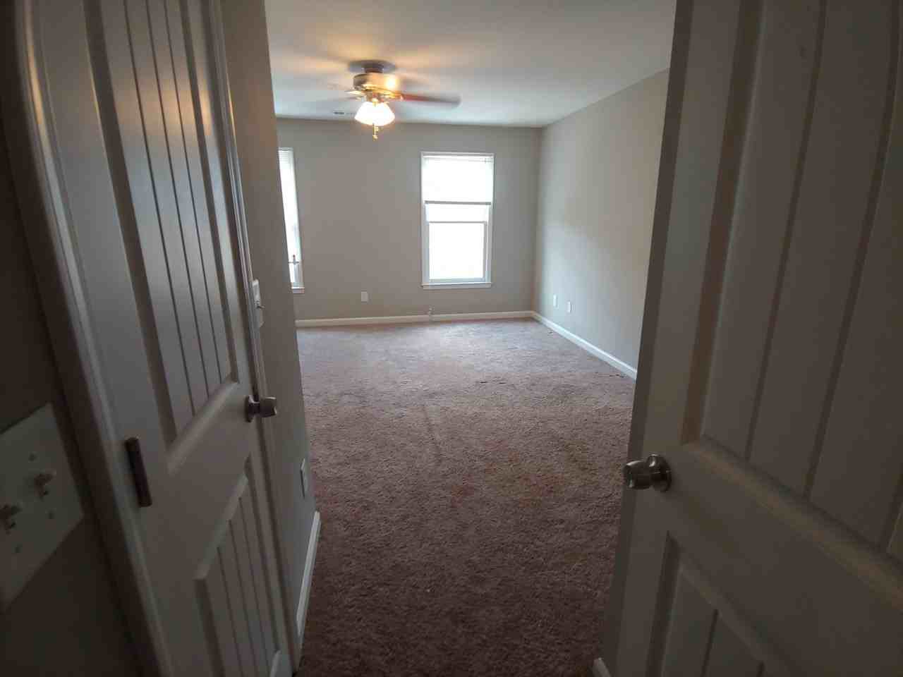 4972 West St - Photo 4 of 7