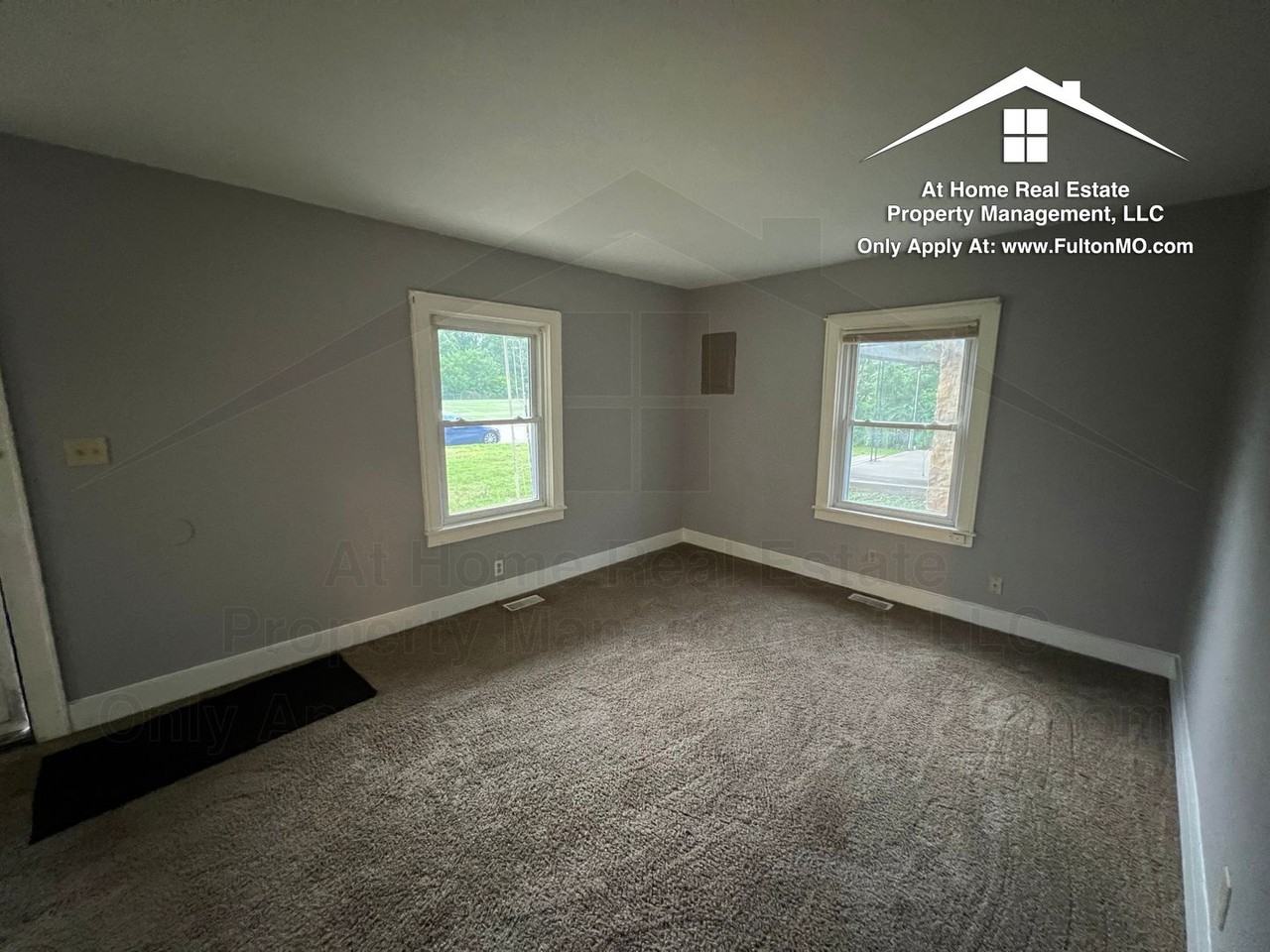 1223 Grand St - Photo 3 of 20