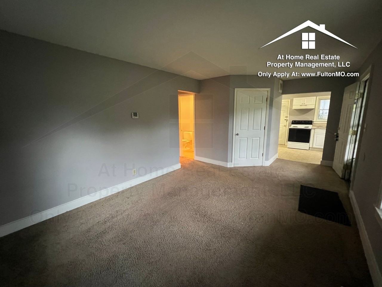 1223 Grand St - Photo 4 of 20