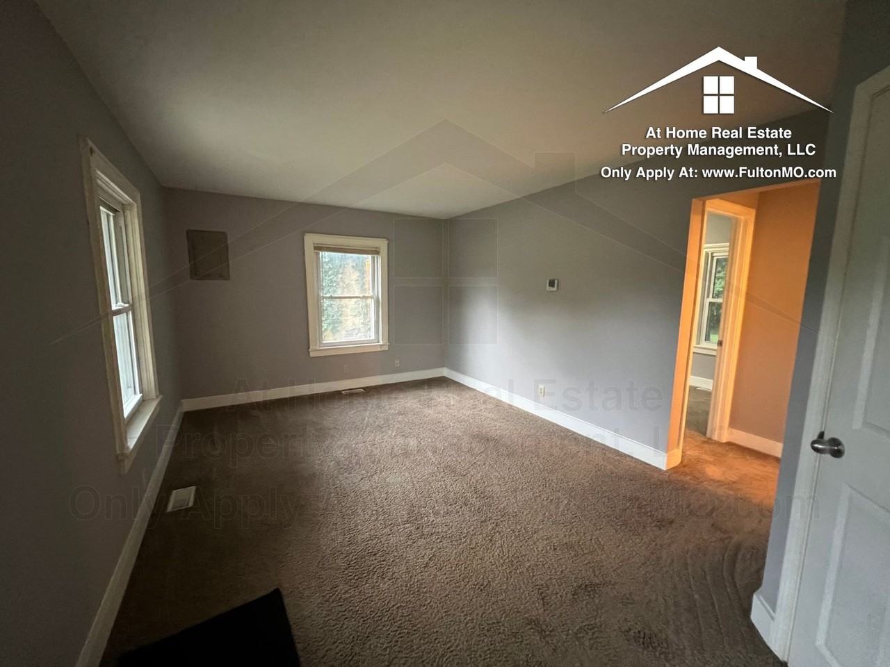 1223 Grand St - Photo 5 of 20