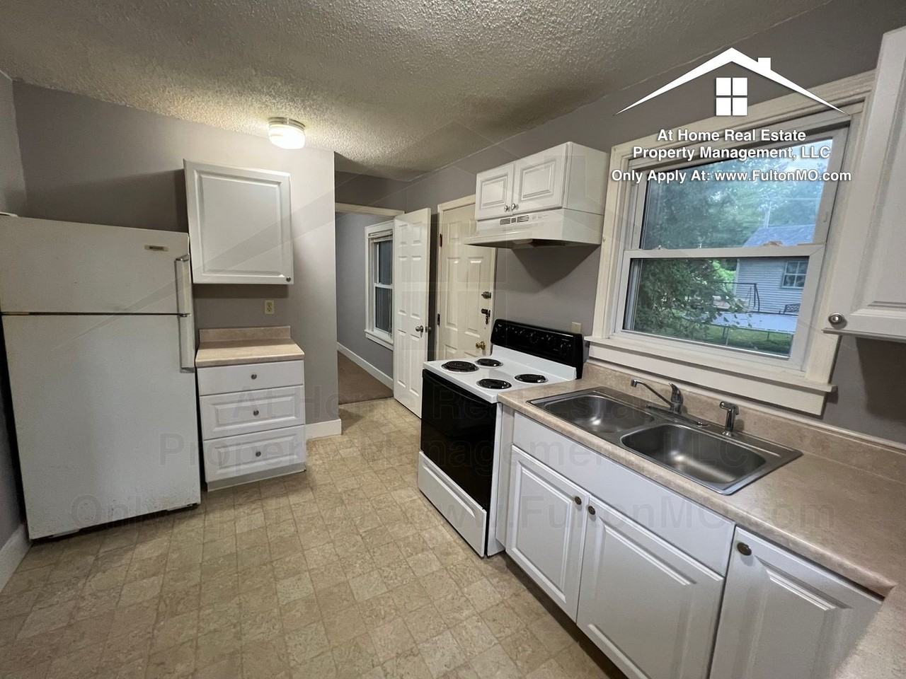 1223 Grand St - Photo 7 of 20