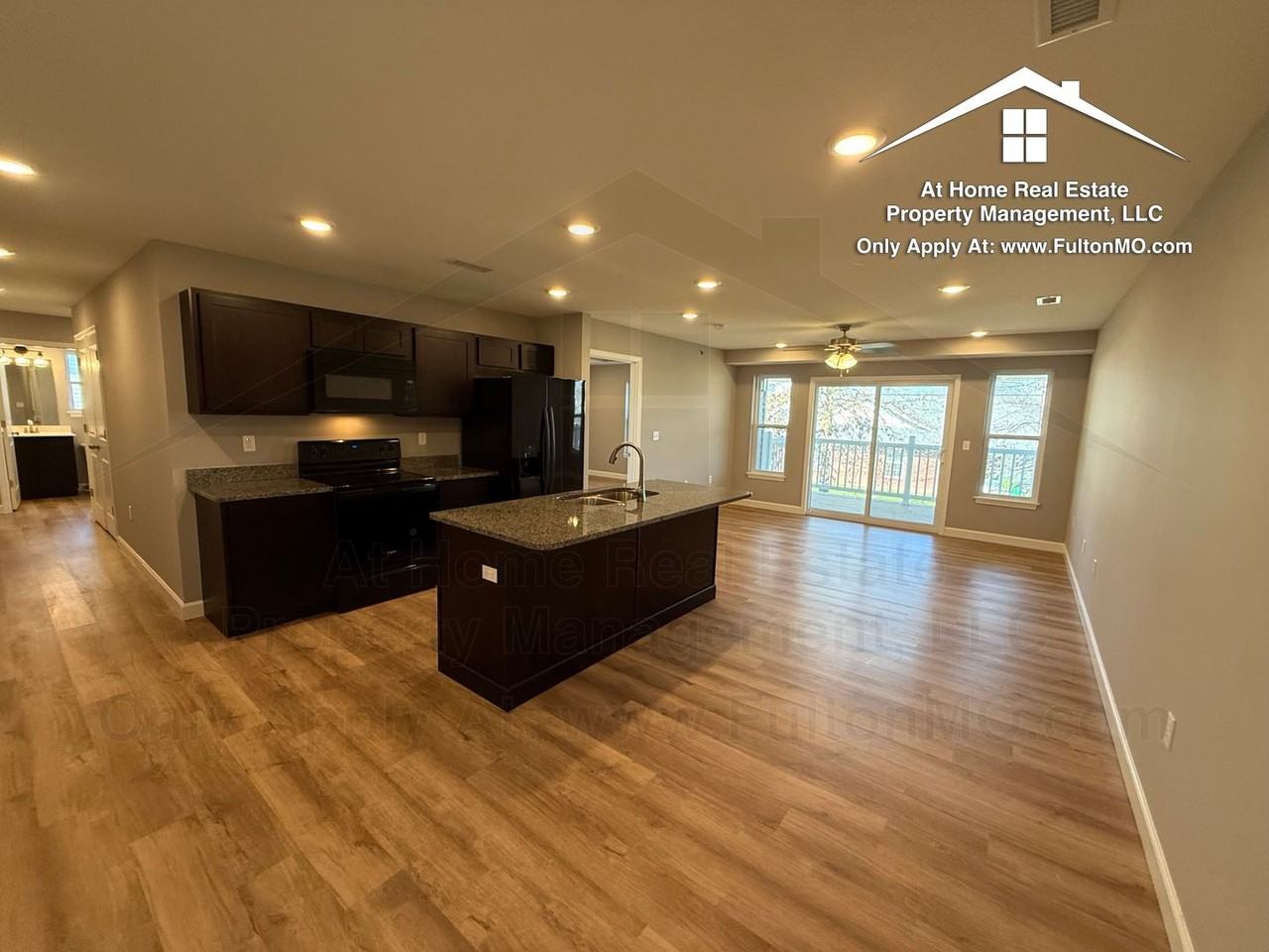 2620 N Bluff St - Photo 2 of 30